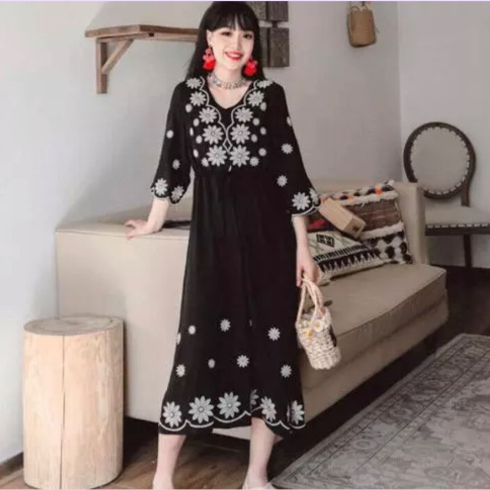 Ana & Rose NWT Women's Black & White Floral Embroidery Midi Dress Size L